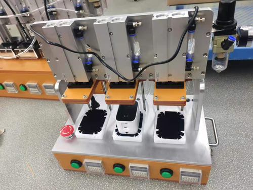 气动压合镜片一拖三治具